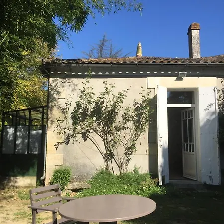 Bed and Breakfast DameChouette à Pujols  Extérieur photo